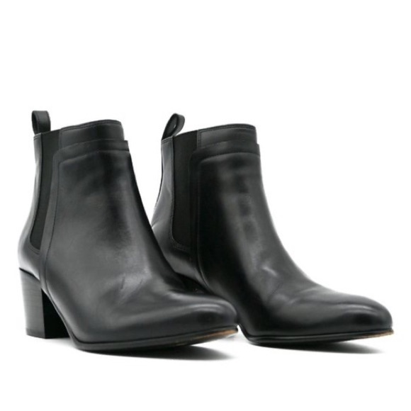 Vince Hallie Black Leather Block Heel Almond Toe Chelsea Ankle Boot EUC Size 8 - Picture 1 of 10